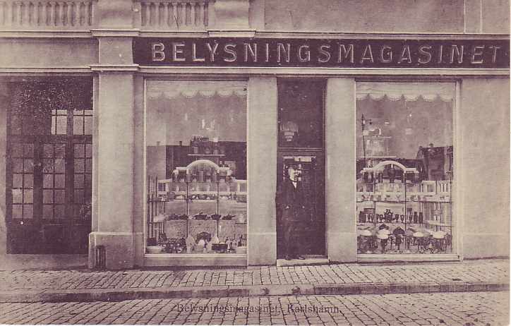 Torget mot v�ster, Belysningsmagasinet